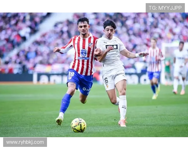 瓦伦西亚队迎战劲敌全力争胜期待球迷热情助威